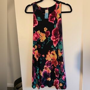 HERSHE NWT Vibrant Floral Dress Size Medium